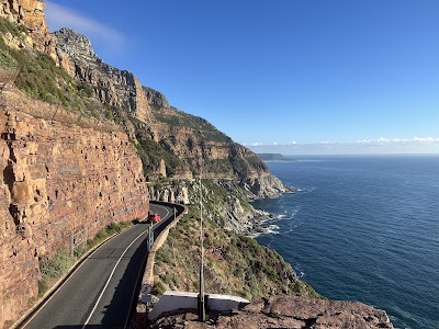 チャップマンズピーク・ドライブの断崖と大西洋