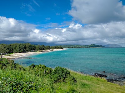カイルアビーチのエメラルドグリーンの海と白砂のビーチ