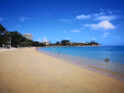 アンスバタビーチの白砂とターコイズブルーの海