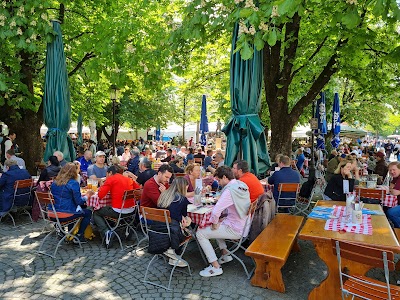 ヴィクトアリエンマルクトの屋台と青空