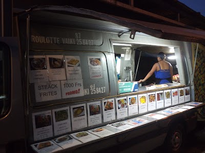 パペーテの夜のルロット（屋台村）の賑わい