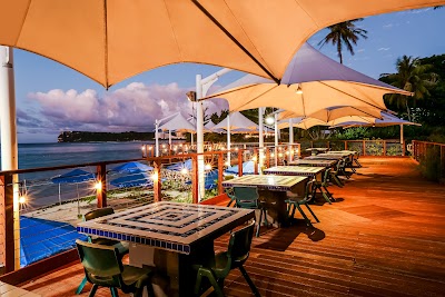 タモンビーチ沿いのレストランから見るサンセット