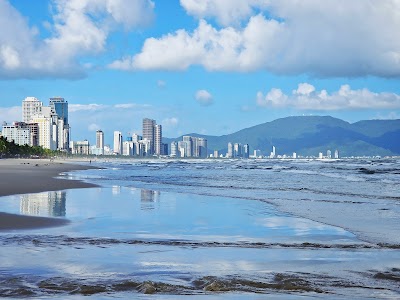 ミーケビーチの白い砂浜と青い海