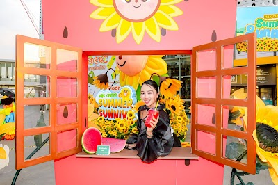 MBKセンターの広い館内と売り場