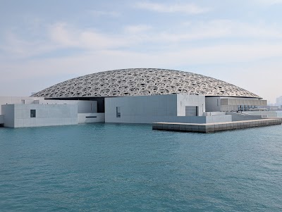 ルーヴル・アブダビの精緻なドームと光の雨