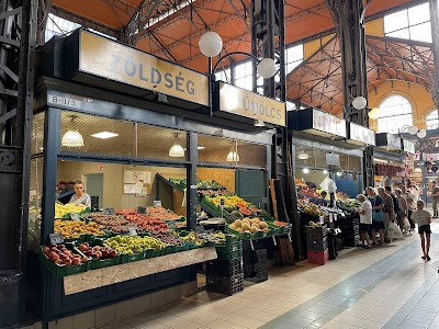 中央市場のネオゴシック様式の外観と内部