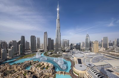 ドバイモールの巨大な水族館と買い物客