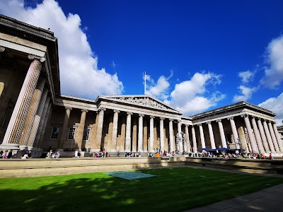大英博物館のグレートコートとガラス天井