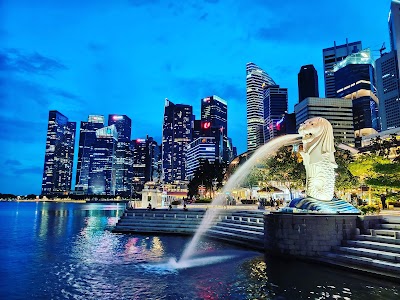 マーライオン像とマリーナベイサンズの背景