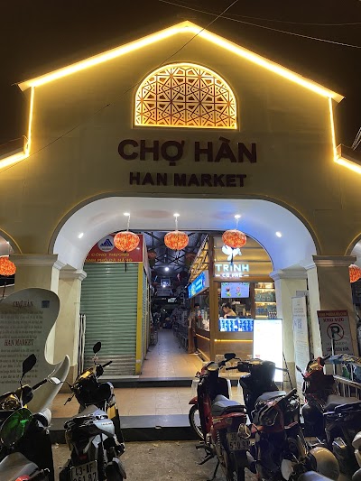 ハン市場の賑わいと商品の数々