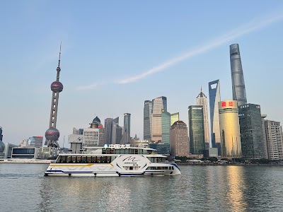 ライトアップされた外灘と浦東の夜景