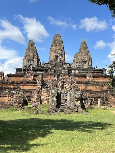 プレループの煉瓦造りのピラミッド型寺院