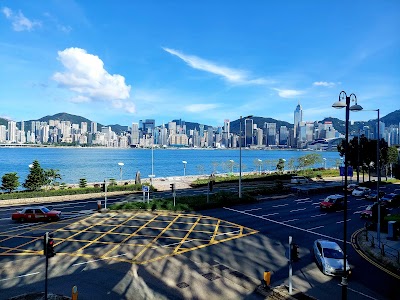 尖沙咀プロムナードから見た香港島のビル群