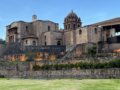 コリカンチャのインカの石壁とサント・ドミンゴ教会