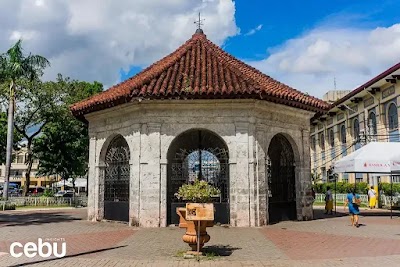 八角形の礼拝堂に安置されたマゼランクロス