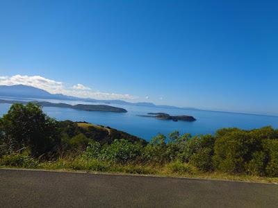 ウアントロの丘からのヌメア湾の眺望