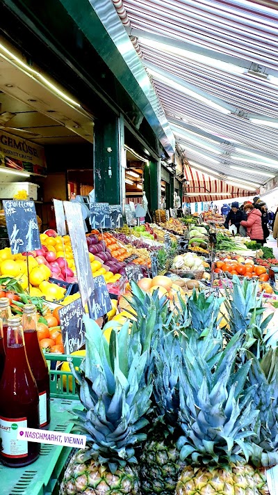 ナッシュマルクトの賑やかな屋台