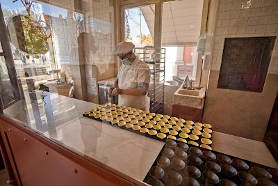 焼きたてのパステル・デ・ナタ