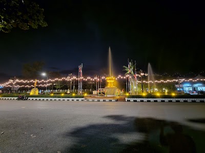 エメラルドグリーンに輝くクアンシーの滝と滝壺