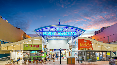 ケアンズ・ナイトマーケットの賑わい