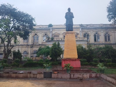 チャンドニー・チョウクの賑やかな通りとリキシャ