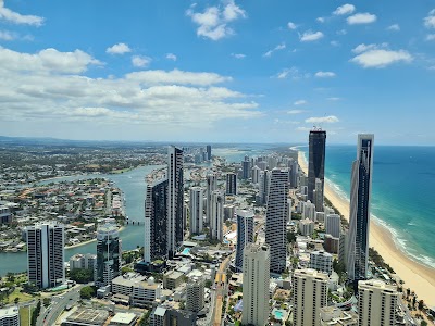 スカイポイント展望台からのゴールドコーストの海岸線