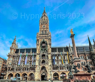 マリエン広場と新市庁舎のゴシック建築