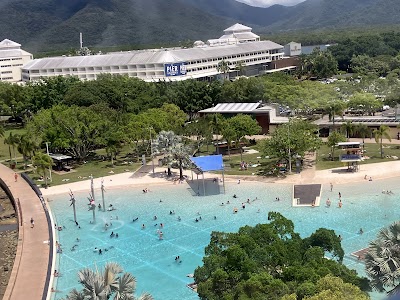 ケアンズ・エスプラネード・ラグーンと海岸線