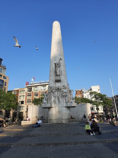 ヨルダン地区の運河と自転車