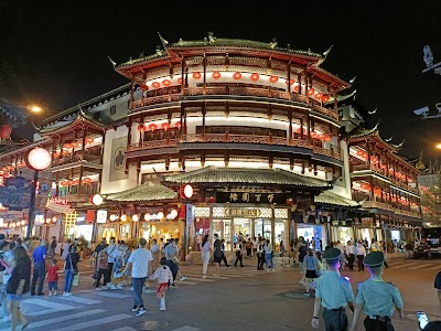 豫園の伝統的な中国庭園と楼閣