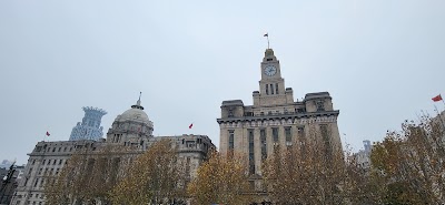 外灘の西洋建築群と浦東のスカイライン