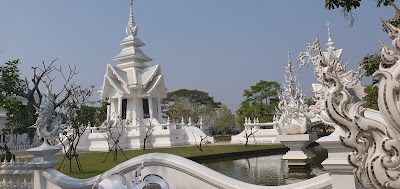 ベネチアの運河を行くゴンドラ