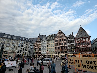 レーマー広場と木組みの建物群