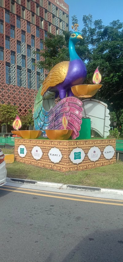 リトルインディアのヒンドゥー寺院とカラフルな建物