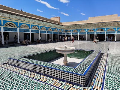 バイア宮殿のゼリージュタイルと中庭