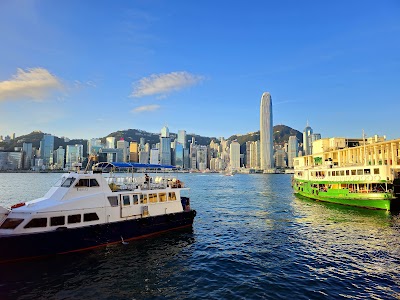 ビクトリア湾を渡るスターフェリー