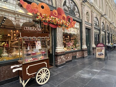 ギャルリー・サンチュベールのガラス天井とアーケード