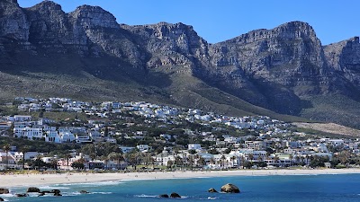 キャンプス・ベイ・ビーチのサンセットとトゥエルヴ・アポスルズ