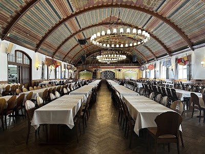 ホフブロイハウスの賑やかなビアホール