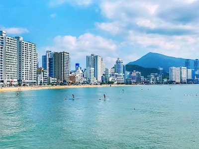 広安里ビーチから見る広安大橋