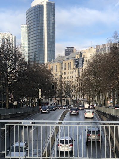 欧州議会の近代的な建物外観